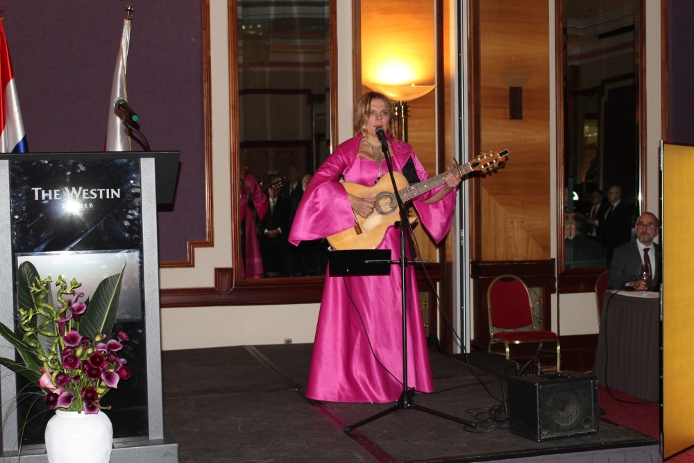 singer ms. elis lovric